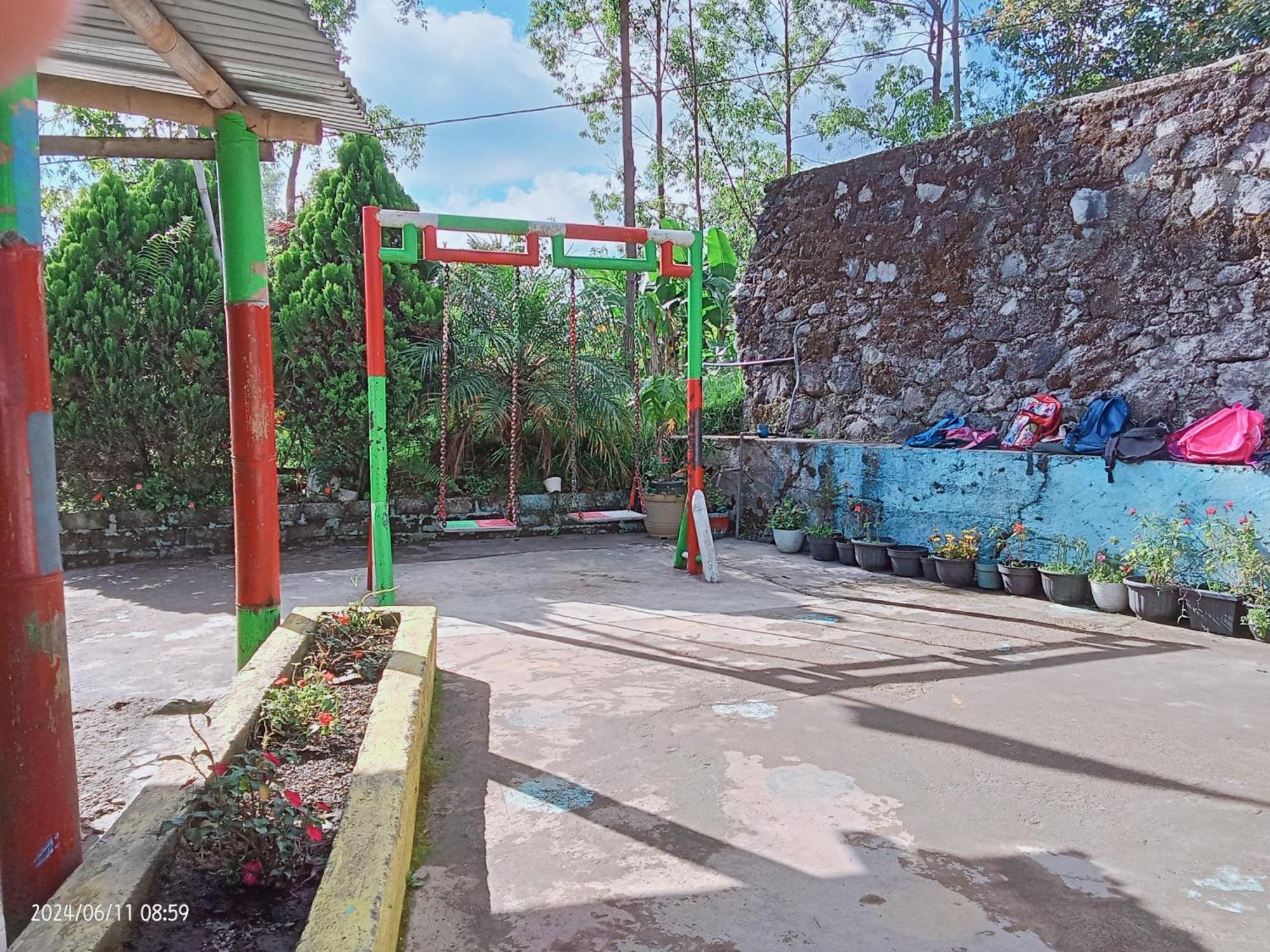 Petra Homestay Bangka Leda Ruteng Exterior foto